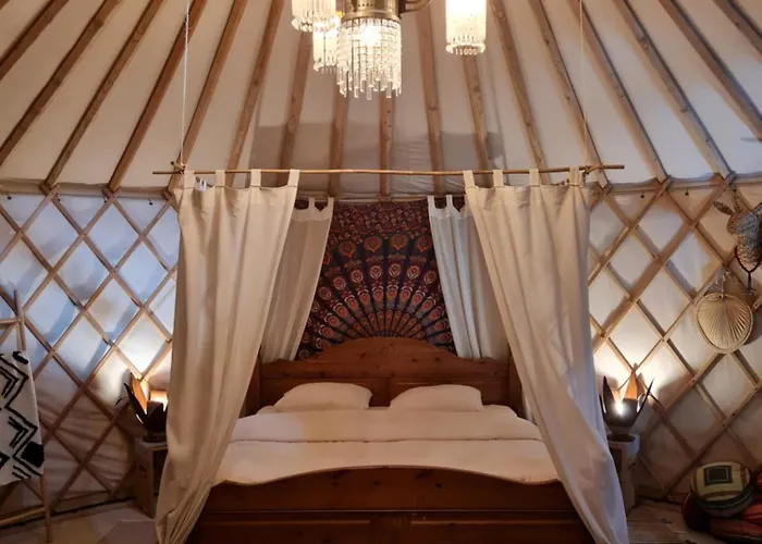 Vakantiewoning in monumentale boerderij met yurt